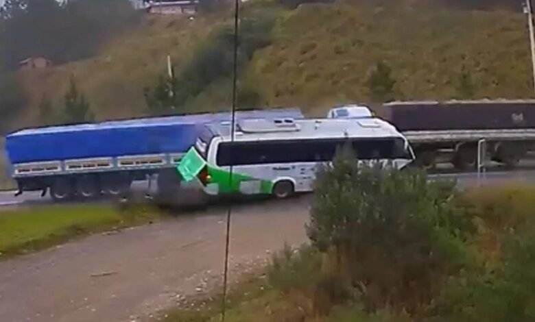 Vídeo mostra acidente com carretas e ônibus na BR-116