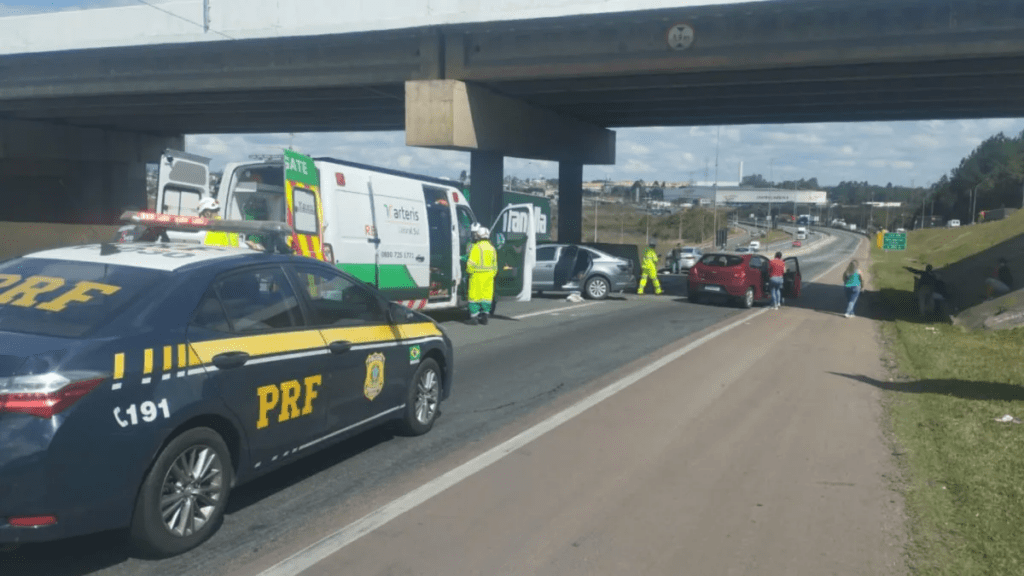 Acidente na BR-376 interdita pista sentido Santa Catarina
