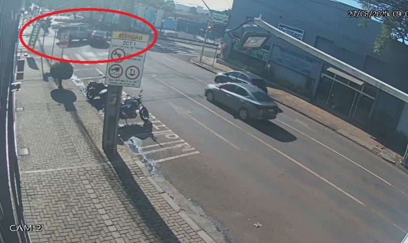 Colisão entre Civic e viatura da PM é registrada em Cascavel Vídeos mostram colisão entre Civic e viatura da PM no Centro de Cascavel