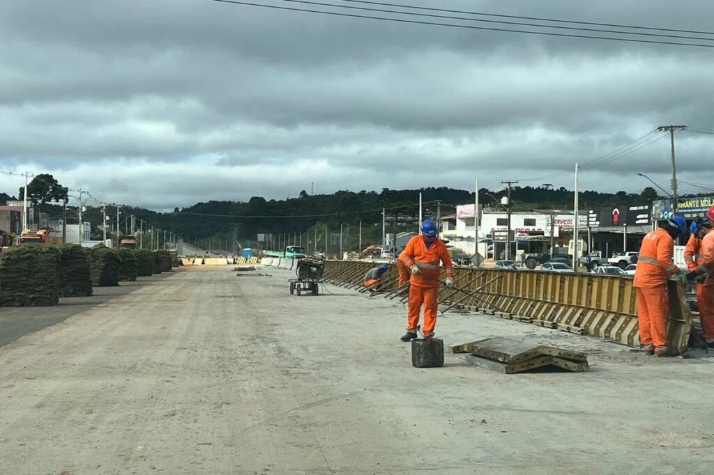 Duplicação da Rodovia dos Minérios muda fluxo de trânsito Obra de duplicação da Rodovia dos Minérios altera trânsito