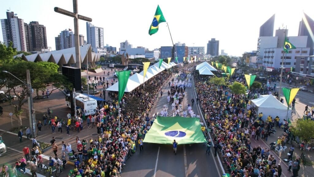 Chegada do fogo simbólico abre Semana da Pátria no domingo - O Paraná