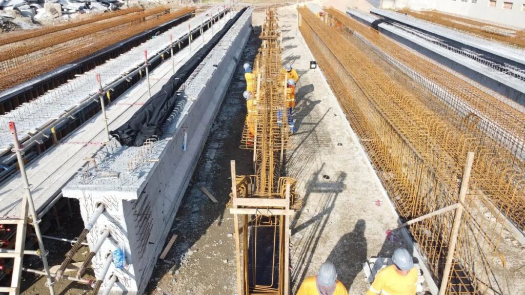 Vigas gigantes serão transportadas para pontes sobre Rio Atuba