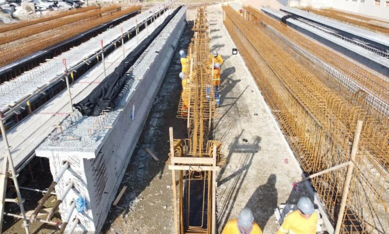 Vigas gigantes serão transportadas para pontes sobre Rio Atuba