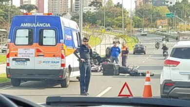 Acidente na Linha Verde deixa motociclista ferido e trânsito lento