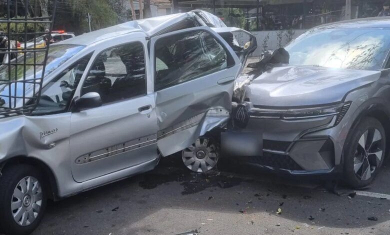 Adolescente furta carro e provoca acidente em Curitiba