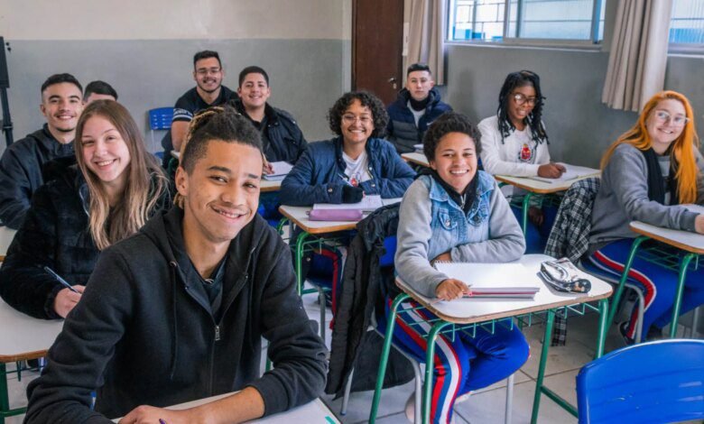Alunos da rede estadual têm vaga na universidade com o Aprova Paraná