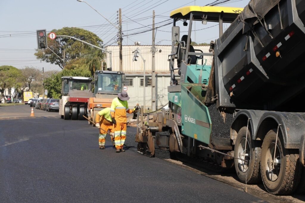 Avenida Assunção: asfalto concluído e entrega em 30 dias Avenida Assunção: Asfalto é finalizado e obra deve ser entregue em até 30 dias - O Paraná