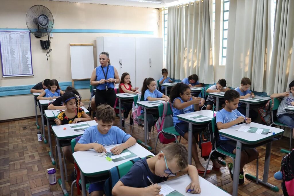 Câmara aprova aumento de 1,5% para professores municipais Câmara aprova reajuste salarial de 1,5% para professores da rede municipal - O Paraná