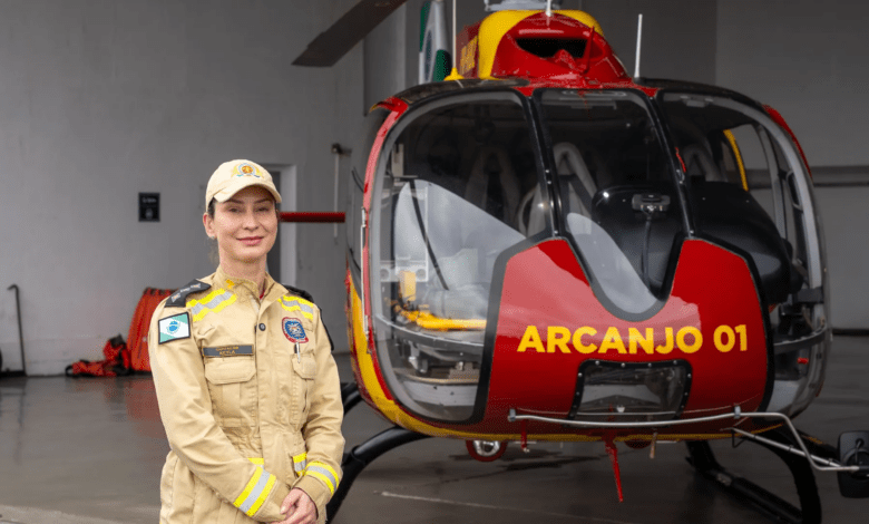 Capitã se torna 1ª mulher piloto de helicóptero dos Bombeiros no PR