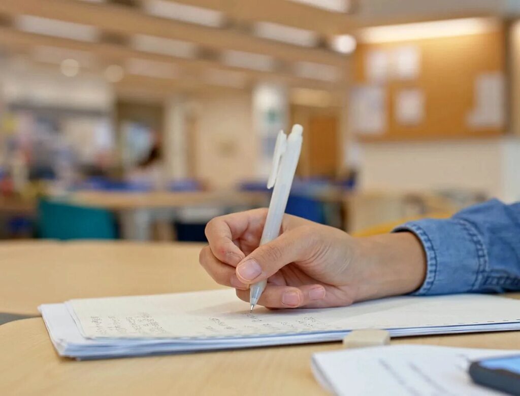 Concurso de redação para jovens tem prêmios em dinheiro