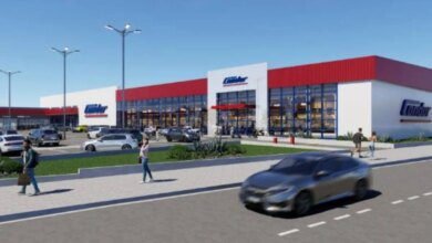 Condor escolhe terreno em bairro