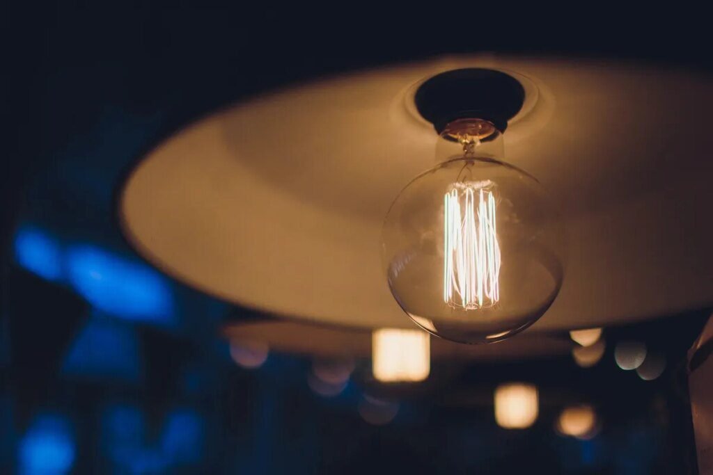 Conta de luz vai ficar mais barata em outubro no PR