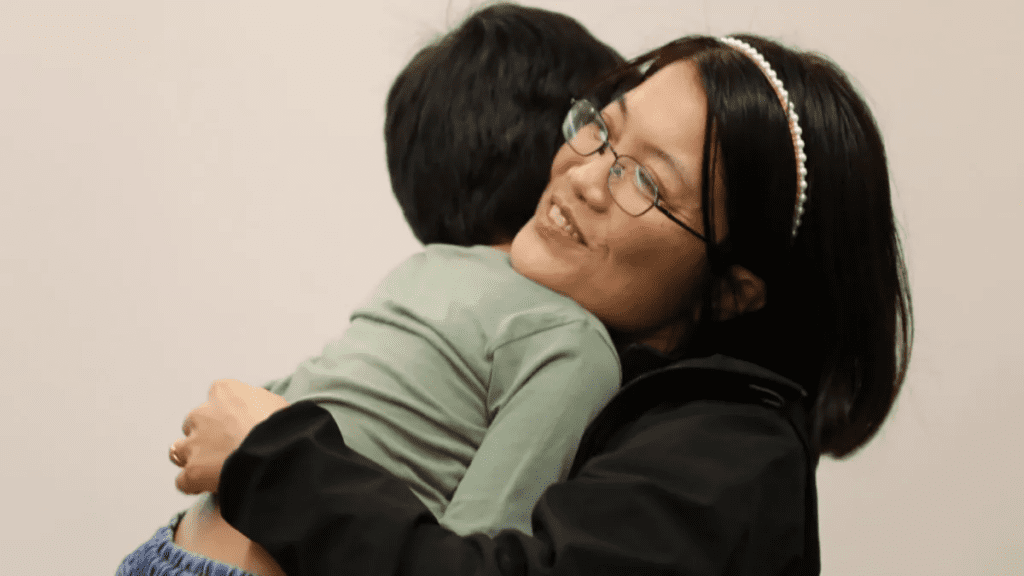 Criança retirada do Japão para Curitiba retorna à mãe Criança levada do Japão a Curitiba ilegalmente volta para mãe