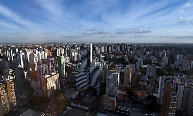 Curitiba terá quarta-feira parcialmente ensolarada e agradável