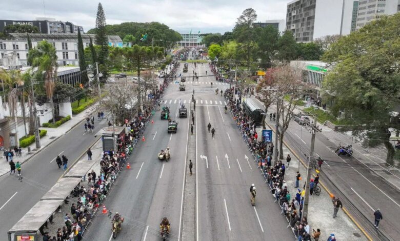 6,5 mil pessoas vão em Desfile da Independência em Curitiba