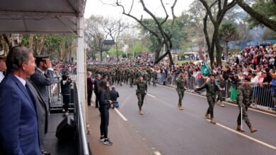 Avenida Paraná reúne 15 mil pessoas no desfile de 7 de Setembro em Foz do Iguaçu - O Paraná