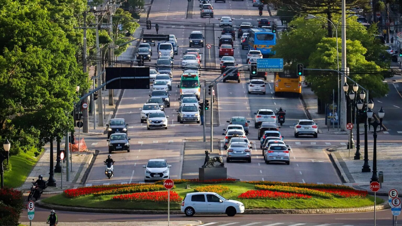 Emplacamento no Paraná cresce até 104% com queda no IPVA Com queda no IPVA, emplacamento sobe até 104% no Paraná