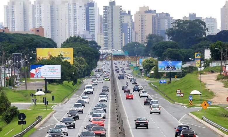 Engavetamento na BR-277 causa congestionamento no sentido Litoral
