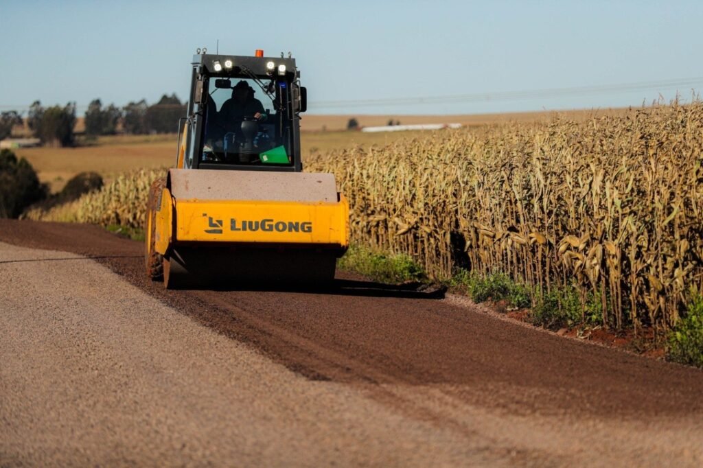 Estrada São Martin na área rural de Cascavel recebe pavimentação Área rural de Cascavel: Estrada São Martin ganha pavimentação asfáltica em TST - O Paraná