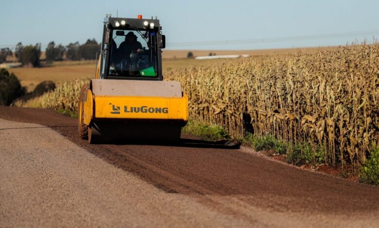 Área rural de Cascavel: Estrada São Martin ganha pavimentação asfáltica em TST - O Paraná
