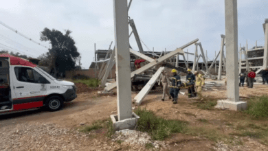 Estrutura de obra cai e trabalhadores ficam feridos em Pinhais