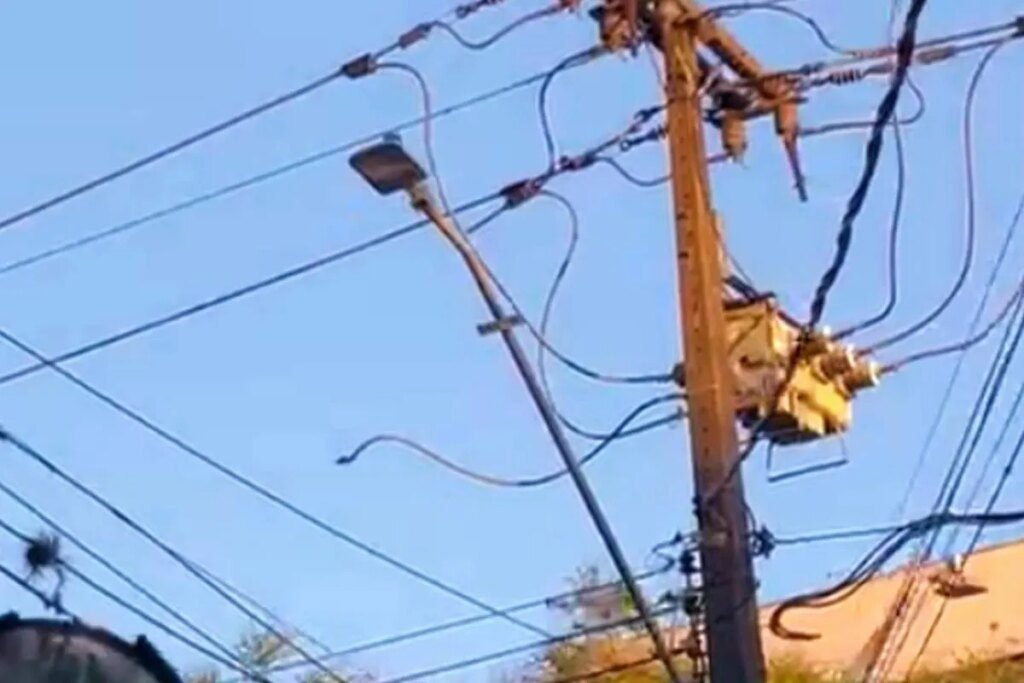 Explosão de transformador deixa parte de Avenida de Curitiba sem energia