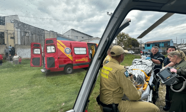 Funcionários pulam de caminhão desgovernado em Curitiba