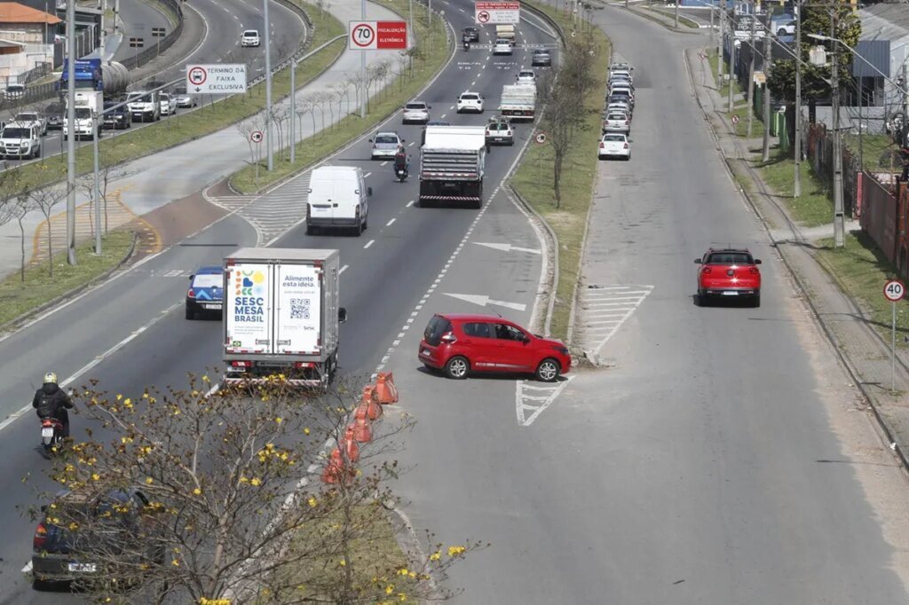 Motoristas realizam manobras irregulares na Linha Verde Motoristas fazem manobras proibidas na Linha Verde; assista