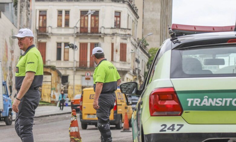 Obras de asfalto alteram trânsito do Centro de Curitiba
