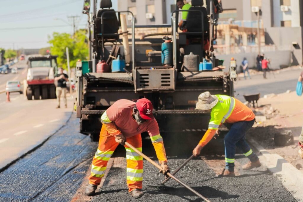 Nova etapa de pavimentação avança na rua Rio da Paz Rua Rio da Paz recebe nova etapa de pavimentação e obras avançam no Bairro Universitário - O Paraná