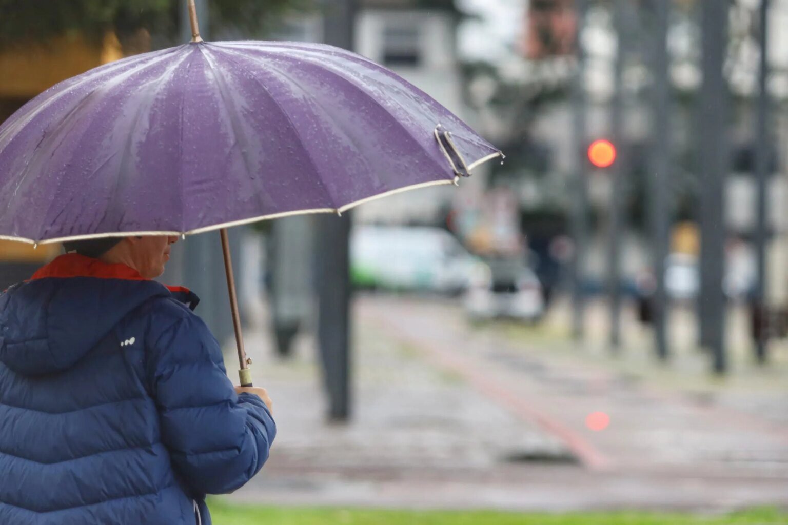 Nova frente fria promete chuva e alívio ao calor no Paraná Sol e calor com vida curta; nova frente fria trará chuva ao Paraná