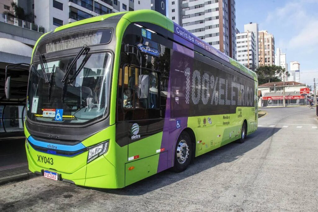 Novo sistema de transporte público em Curitiba O novo transporte público de Curitiba