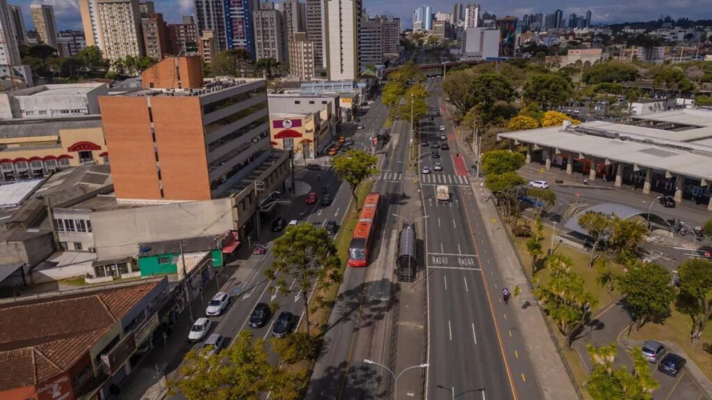 Obras interditam área da Rodoferroviária em Curitiba Obras bloqueiam região da Rodoferroviária de Curitiba