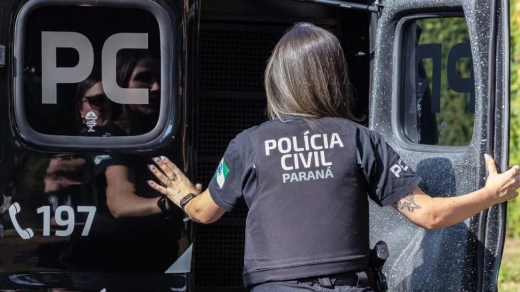 Pai e madrasta indiciados por exploração de irmãs na RMC Pai e madrasta são indiciados por exploração de irmãs na RMC