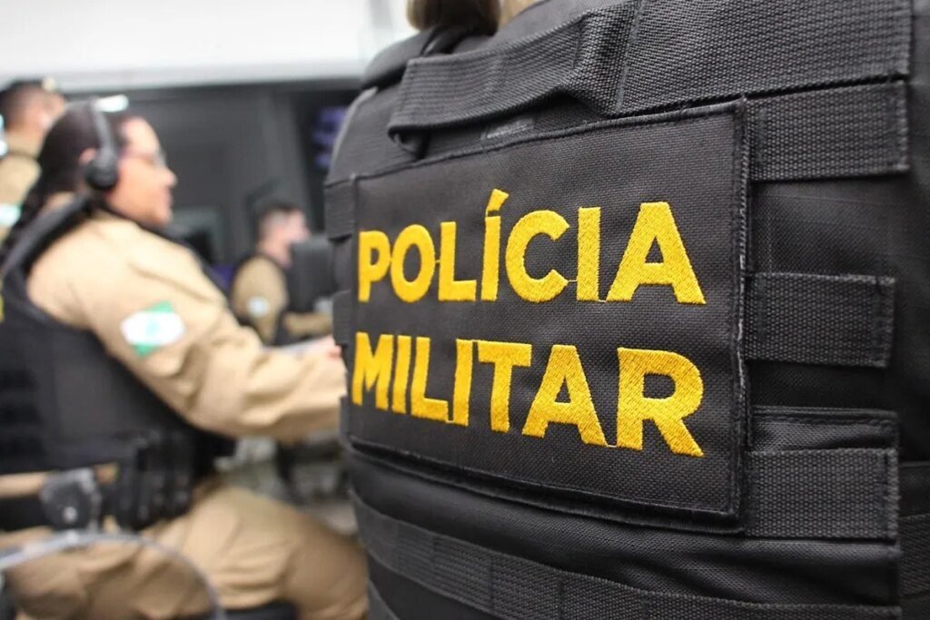 Pai é preso no Litoral por ameaçar filha de 8 anos de morte Mão é presa no Litoral após ameaçar de morte a filha de 8 anos