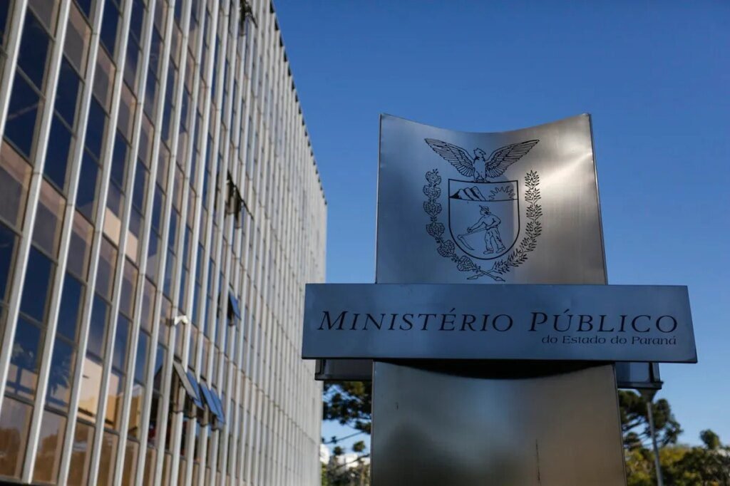 Pai e madrasta viram réus por exploração sexual de irmãs na RMC