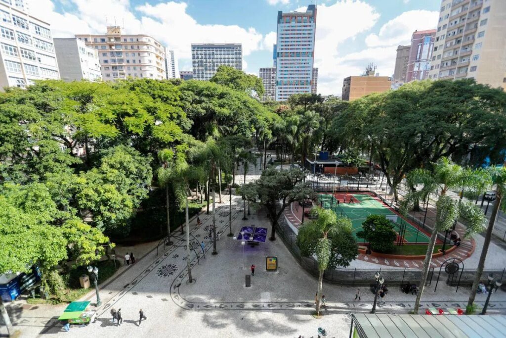 Praça central de Curitiba pode virar novo polo gastronômico