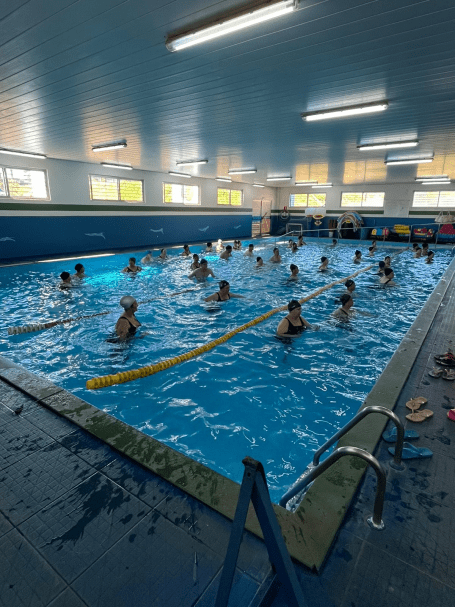 Prefeitura abre inscrições para 285 vagas gratuitas hoje Aproveite as 285 vagas gratuitas de natação em Cascavel. Inscreva-se na piscina pública e garanta sua participação - Foto: Secom