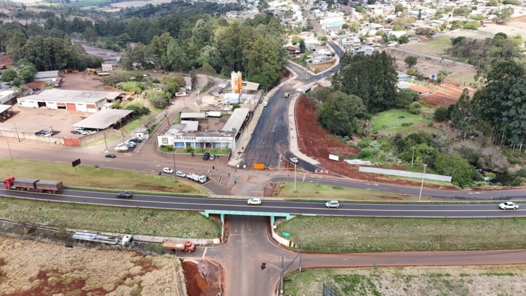 Prefeitura precisa injetar mais R$ 1 milhão para terminar asfalto previsto pela metade - O Paraná