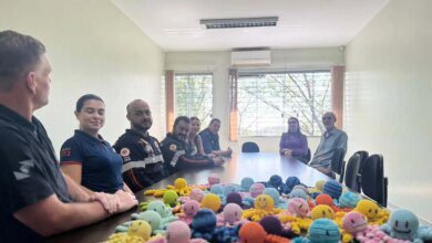 Presos fazem polvos de crochê para crianças atendidas pelo Samu