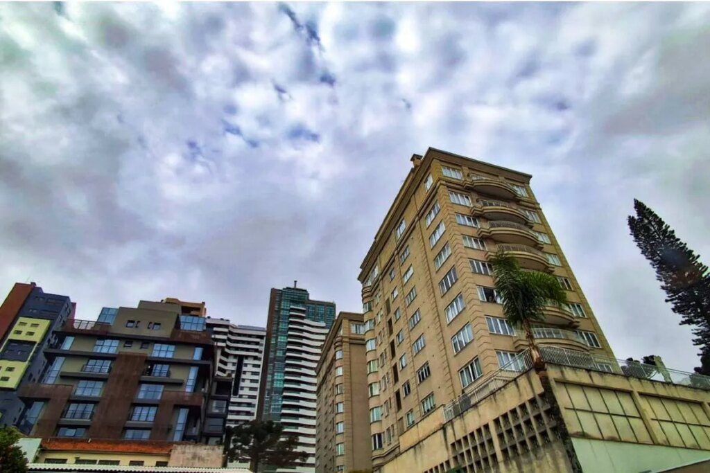 Previsão do tempo para o feriado em Curitiba: Frio e chuva