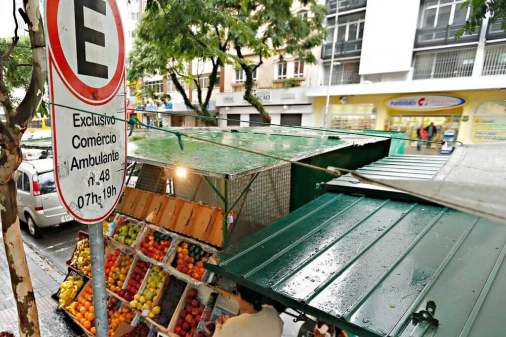 Projeto permite ambulantes vender novo produto em Curitiba Projeto quer autorizar ambulantes a vender novo produto em Curitiba