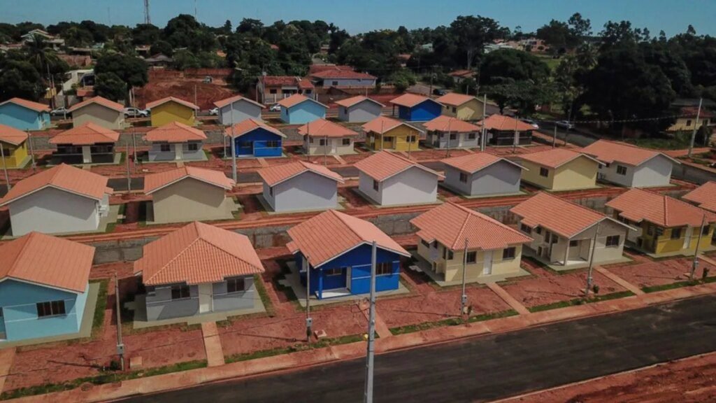 PL que perdoa dívida de casa própria no PR passa em 1º turno