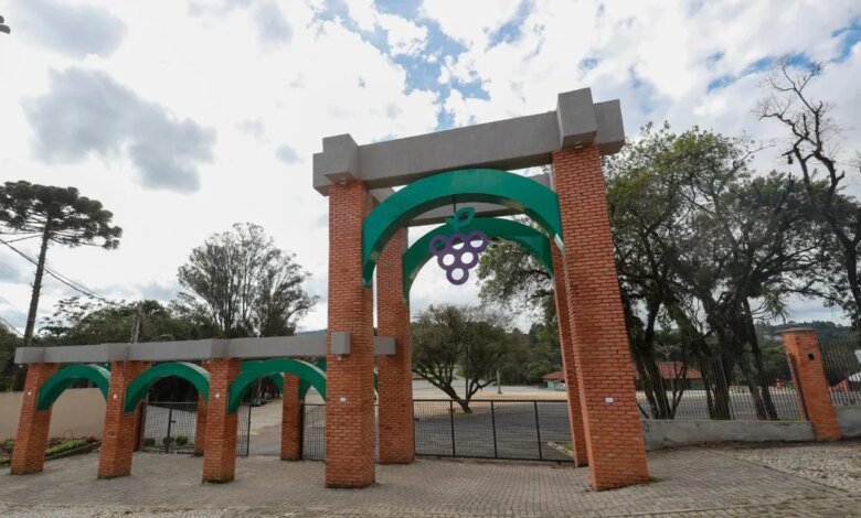 quarta-feira com sol entre nuvens