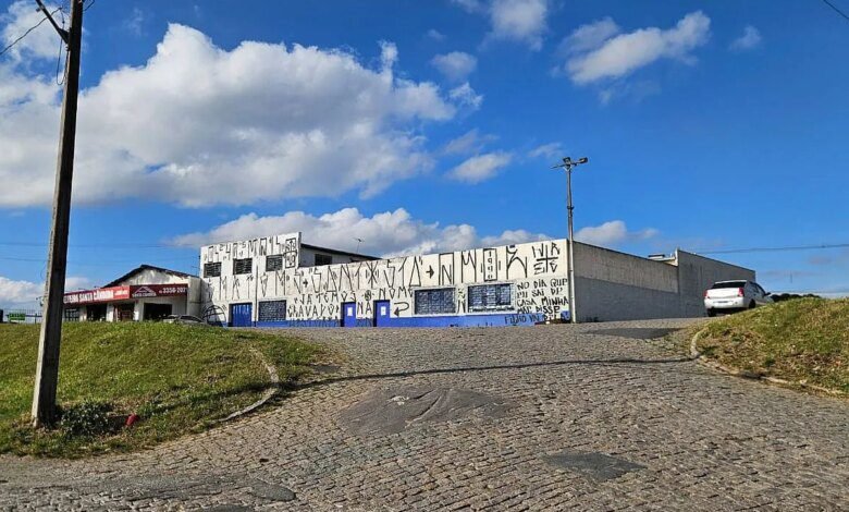 Grande rede de materiais de construção fecha loja tradicional em Curitiba