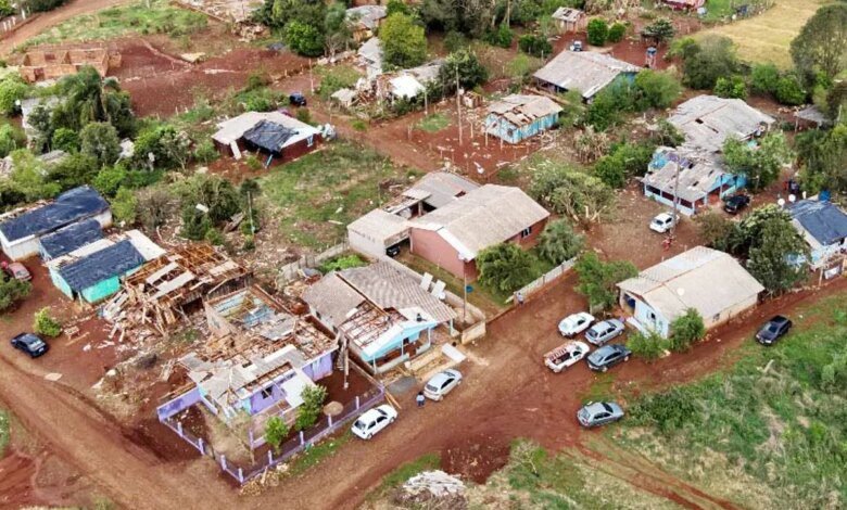 Tornado no Paraná causa destruição com ventos de 120 km/h