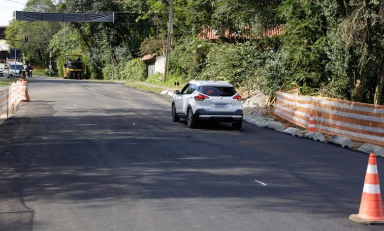 Trânsito é liberado na rua Eduardo Sprada; local tem nova rotatória