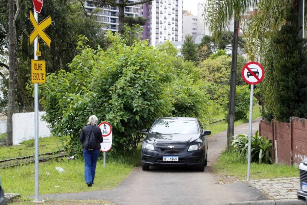Uber ajusta ciclovia em bairro de Curitiba para segurança dos ciclistas Uber corrige atalho irregular em ciclovia de bairro de Curitiba