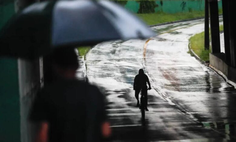 ventos, baixa umidade e tempestades