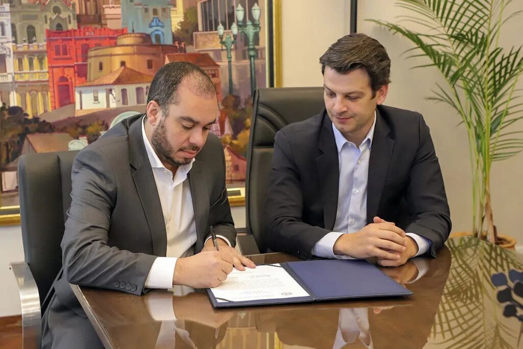 Vice-prefeito assume comando da Prefeitura de Curitiba